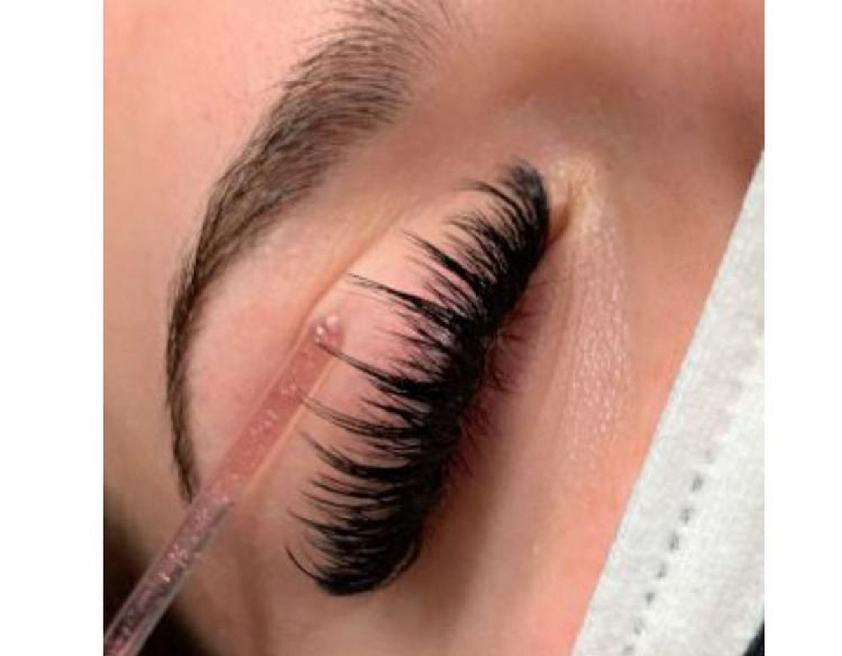 کاشت مژه والیوم