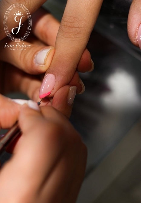 مزایا، معایب و خطرات کاشت ناخن