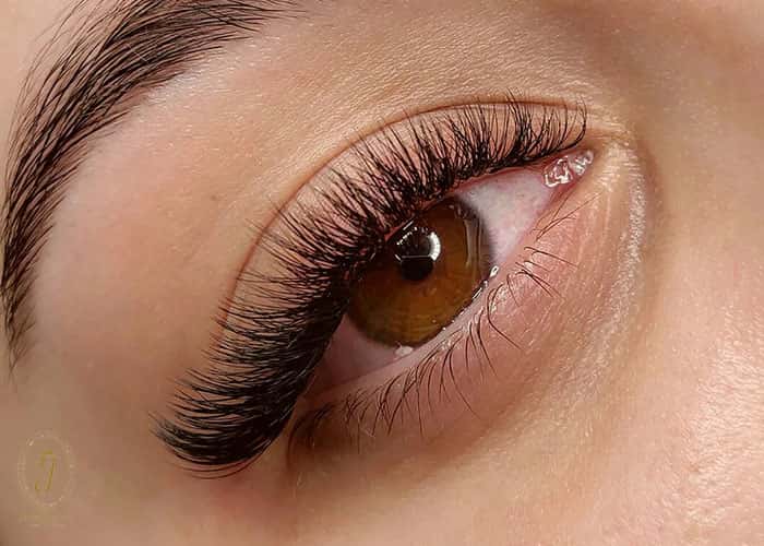 تفاوت کاشت و اکستنشن مژه