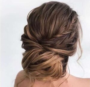 نکات-مهم-برای-انتخاب-مدل-شنیون-آرایشگاه-قصر-جم شینیون مو در نیاوران