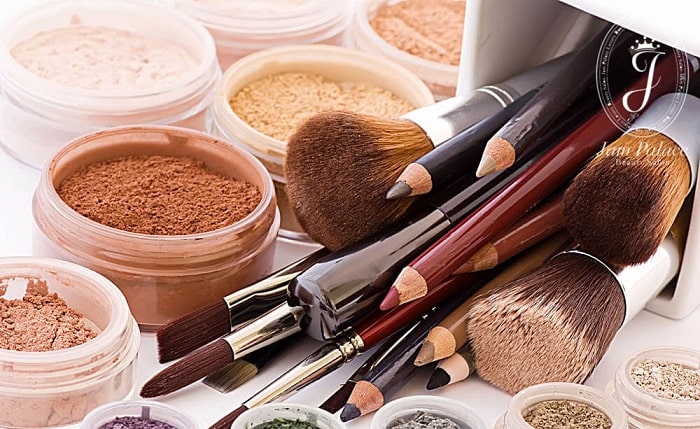 انواع آرایش های زنانه 22 سبک آرایش مینرال یا معدنی